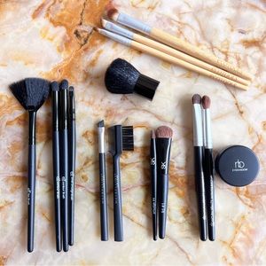 FREE ASSORTED COSMETIC BRUSHES WITH ANY BRUSH PURCHASE